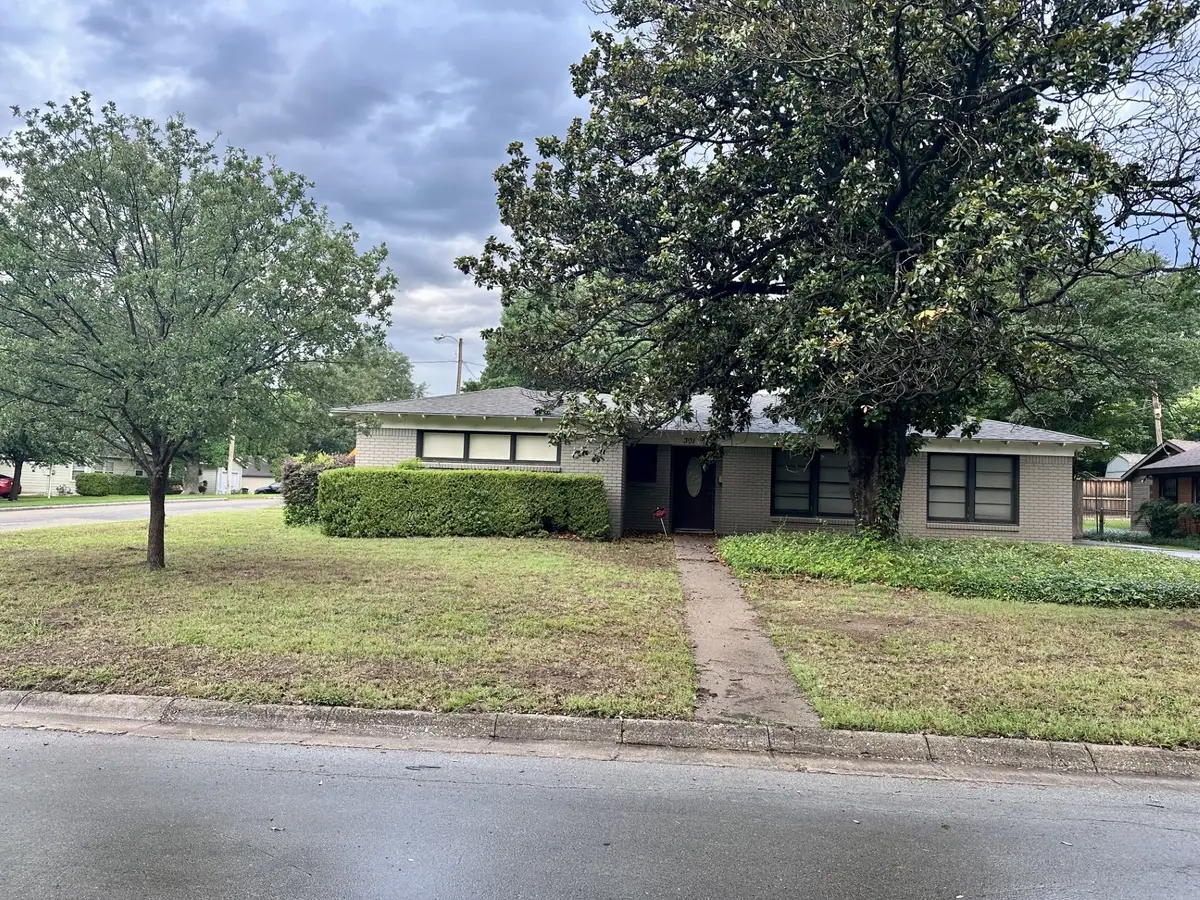 301 Makarwich Court, River Oaks, TX 76114 - #1