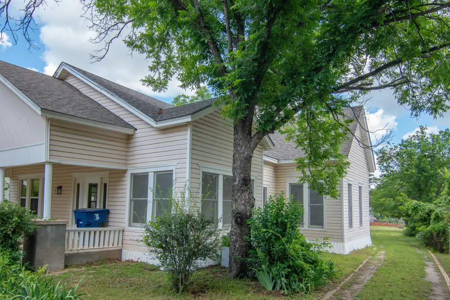 1512 Vincent Street, Brownwood, TX 76801 - #2