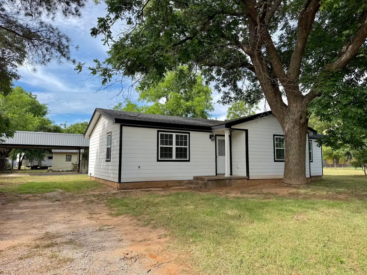 628 W 3rd Street, Burkburnett, TX 76354 - #1