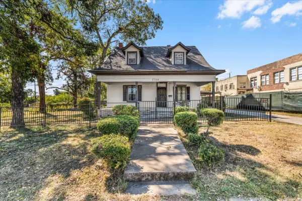 2709 Azle Avenue, Fort Worth, TX 76106