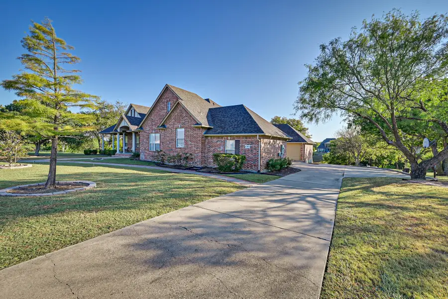 811 Mallard Pointe Drive, Grand Prairie, TX 75104 - #2