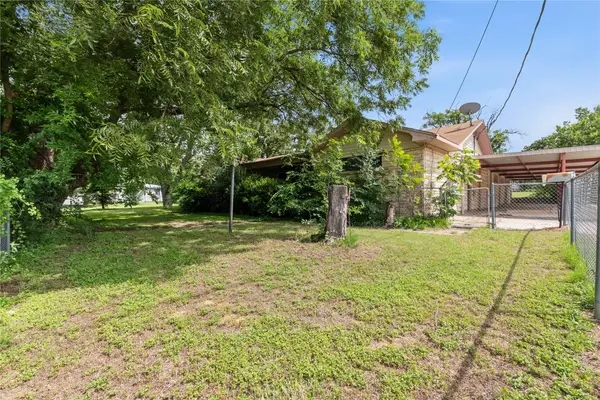 500 E Ham Avenue, De Leon, TX 76444