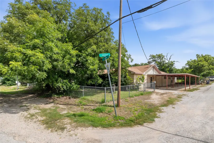 500 E Ham Avenue, De Leon, TX 76444 - #2