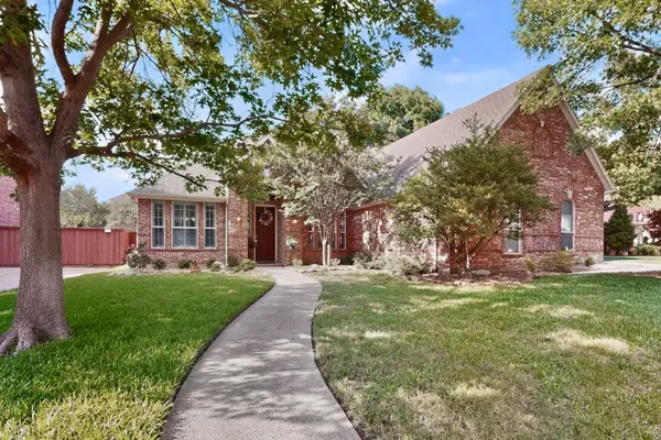 700 Salmon Run Court, Euless, TX 76039