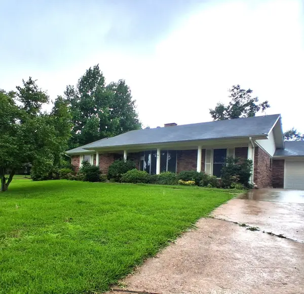 901 Bluebird Lane, Wake Village, TX 75501