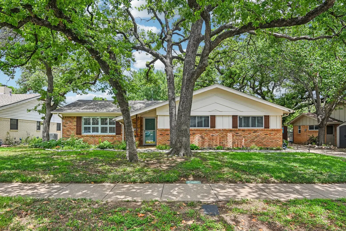 724 Bedford Court W, Hurst, TX 76053 - #1