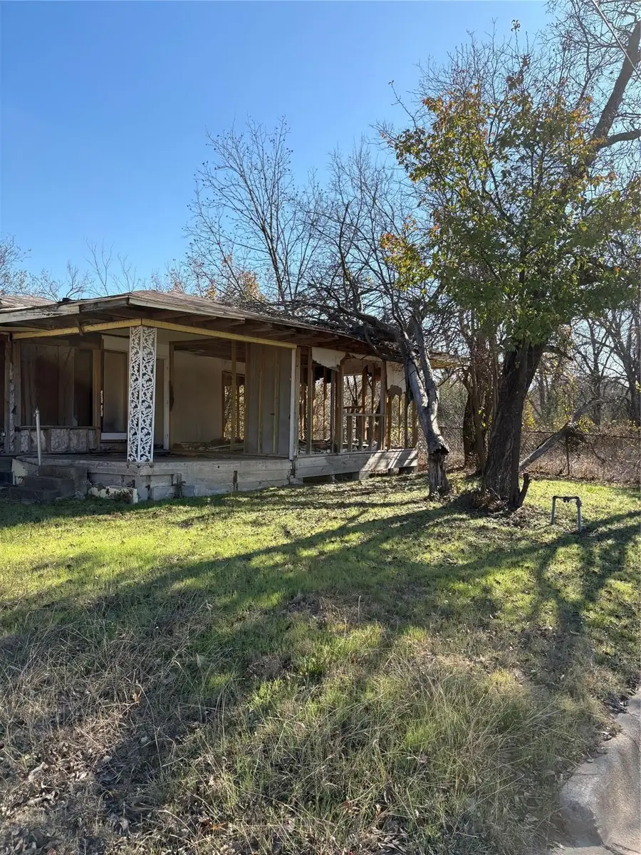 1007 2nd Avenue Se, Mineral Wells, TX 76067 - #2