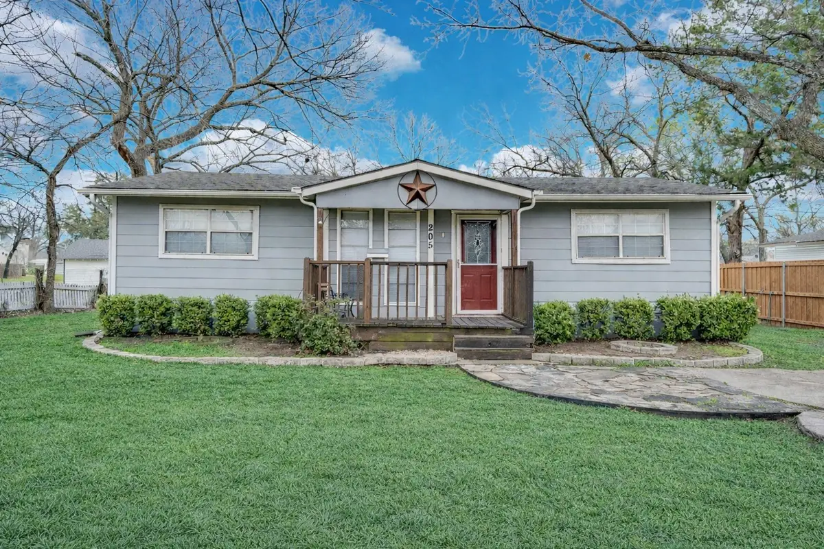205 W Latimer Street, Ennis, TX 75119 - #1