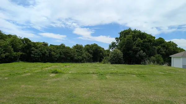 209 Rosetree Court, Hewitt, TX 76643