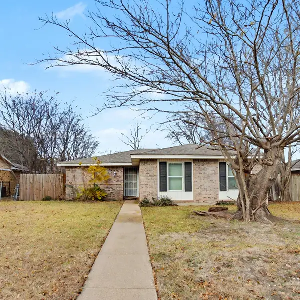 805 Cherry Hills Drive, Lancaster, TX 75134