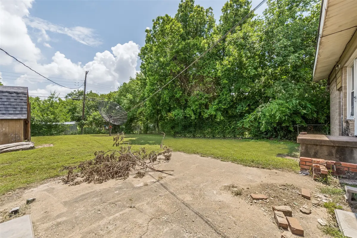 1112 E Ann Arbor Avenue, Dallas, TX 75216 - #1