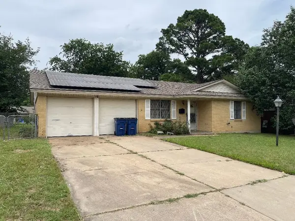 536 Tarrant Avenue, Burleson, TX 76028