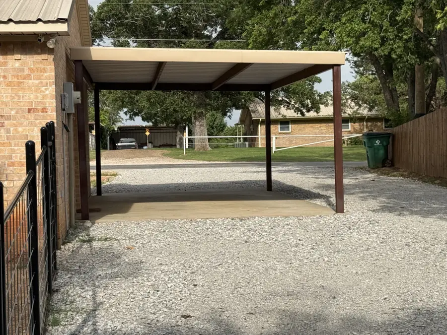 606 S Hubbard Street, Alvord, TX 76225 - #3