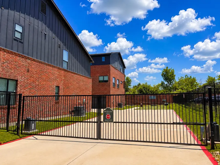 2825 Stanley Avenue, Fort Worth, TX 76110 - #3