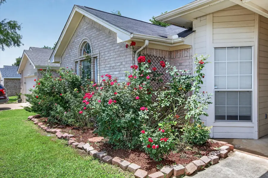 1704 N Bent Tree Trail, Grand Prairie, TX 75052 - #2