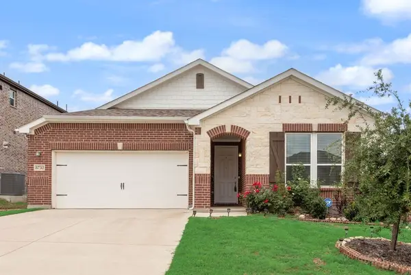 8732 Heliotrope Lane, Fort Worth, TX 76131