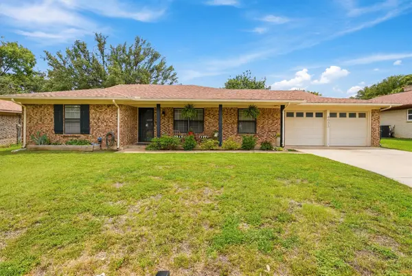 4025 Aragon Drive, Fort Worth, TX 76133