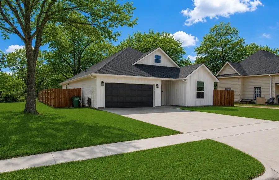 1314 E Pecan Street, Gainesville, TX 76240 - #2