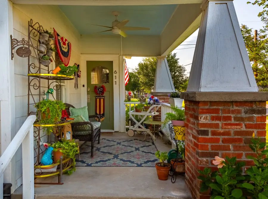 611 Grayson Street, Nocona, TX 76255 - #2