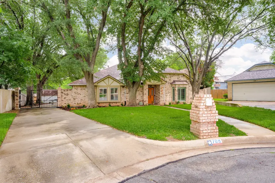 709 Chaffee Court, Arlington, TX 76006 - #2