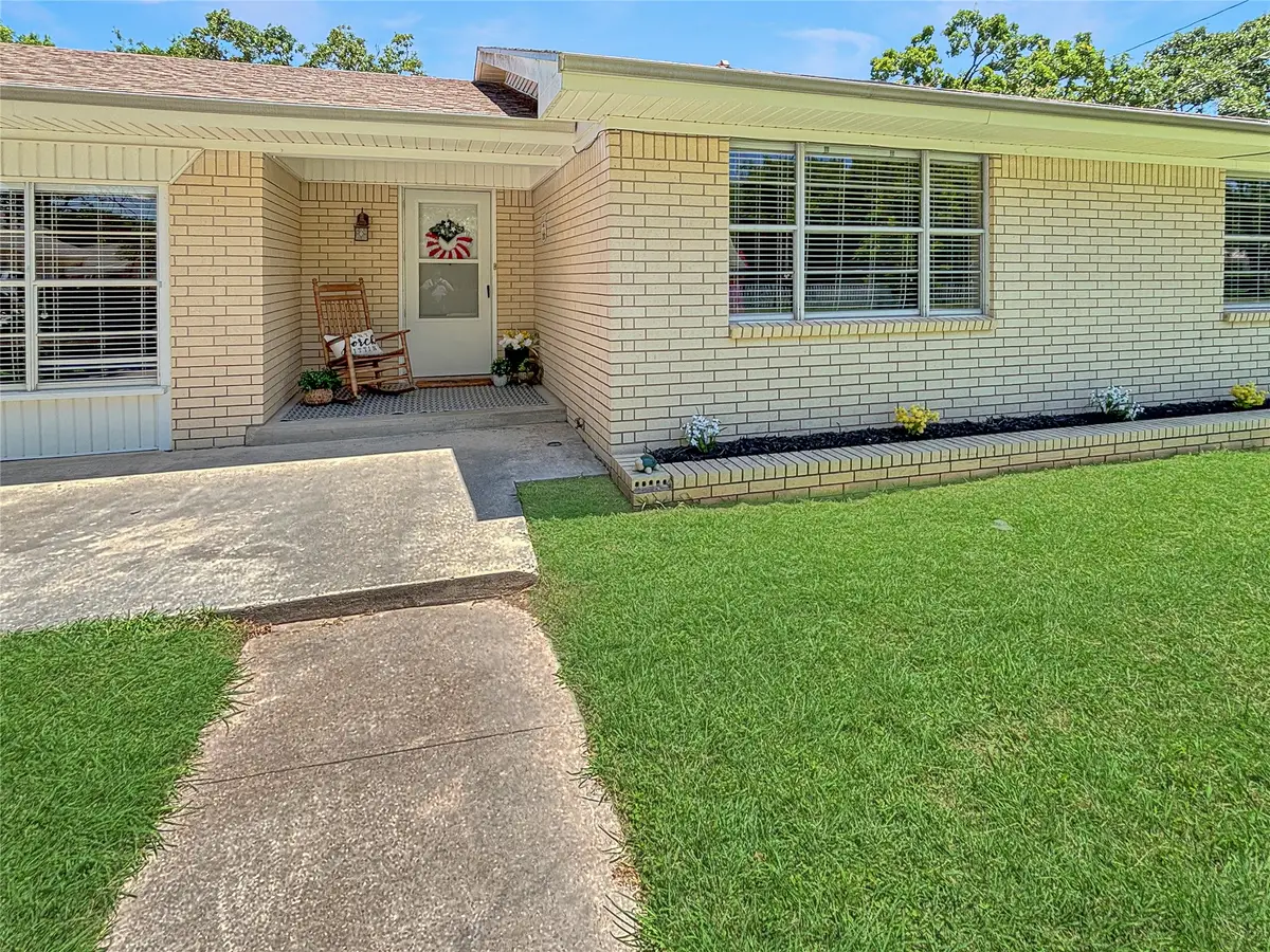 305 S Weatherford Street, Chico, TX 76431 - #1