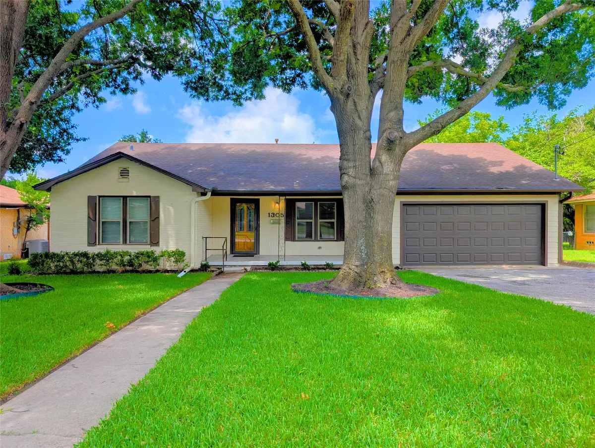1305 Hillcrest Boulevard, Gainesville, TX 76240 - #1