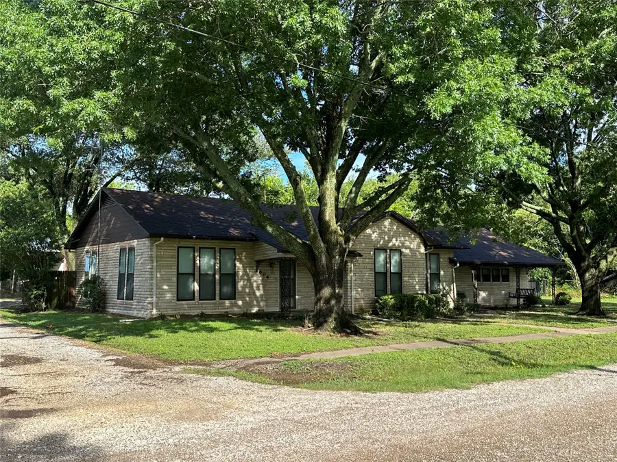 604 Harrel Avenue, Bynum, TX 76631 - #2