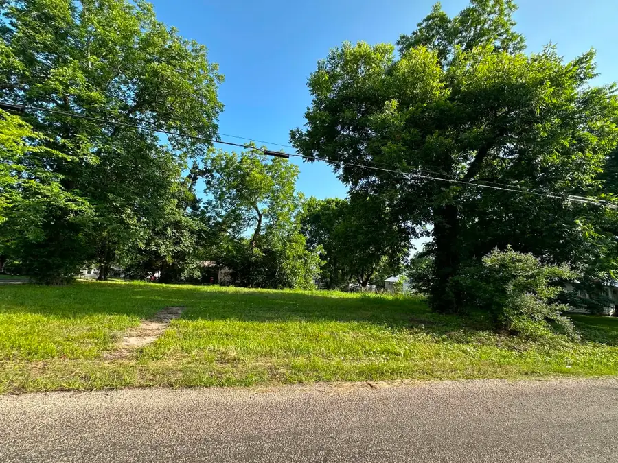 300 W Jackson Street, Clarksville, TX 75426 - #2