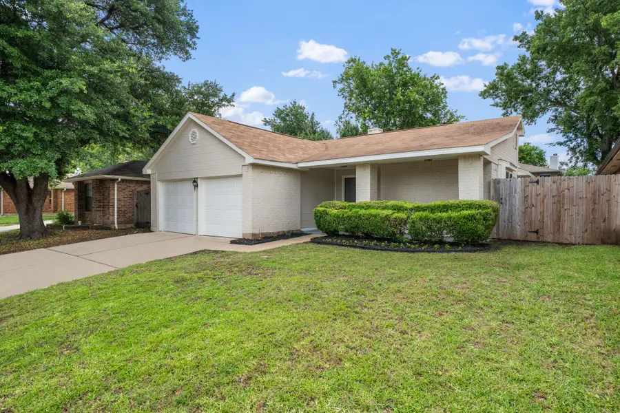 310 Valley Spring Drive, Arlington, TX 76018 - #2