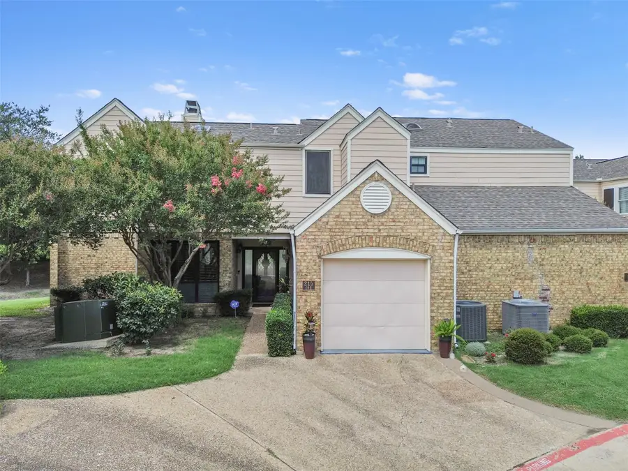 215 Cimarron Trail #1, Irving, TX 75063 - #2