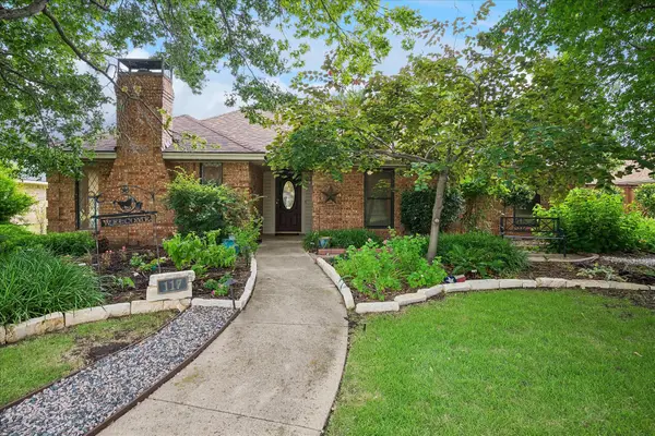 117 Meadowglen Circle, Coppell, TX 75019