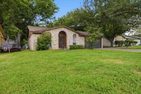 701 N Douglas Avenue, Cleburne, TX 76033