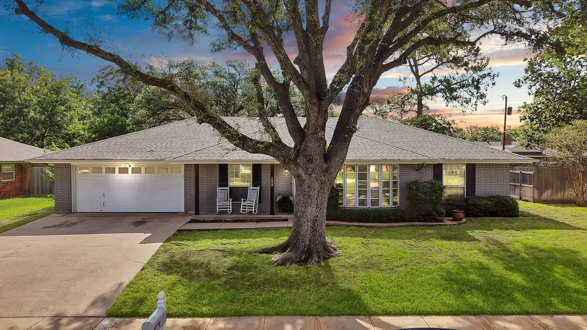 1615 Cresthaven Drive, Pantego, TX 76013 - #1