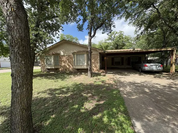 212 S Norma Drive, Lacy Lakeview, TX 76705