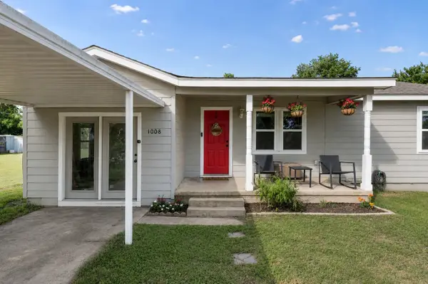 1008 Pierce Street, McGregor, TX 76657