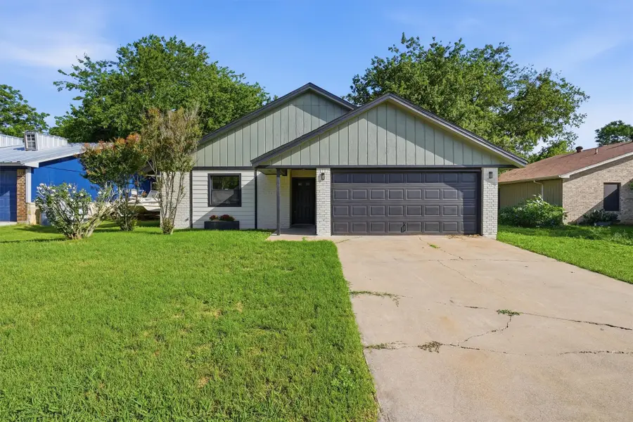1727 W Doyle Street, Granbury, TX 76048 - #2