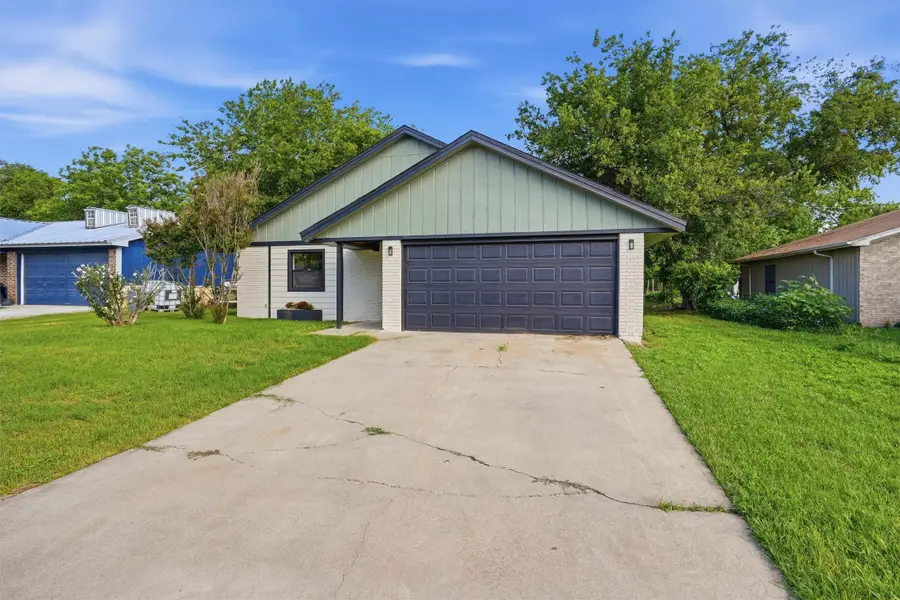 1727 W Doyle Street, Granbury, TX 76048 - #3