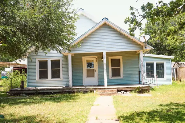 801 E Walcott Avenue, Comanche, TX 76442