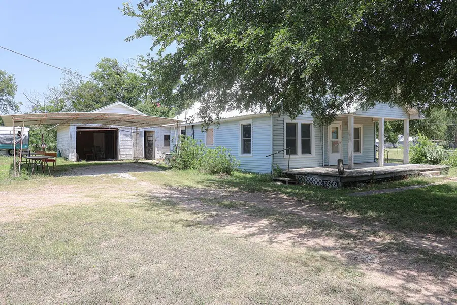 801 E Walcott Avenue, Comanche, TX 76442 - #2