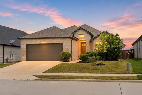 327 Brookview Drive, Lavon, TX 75166