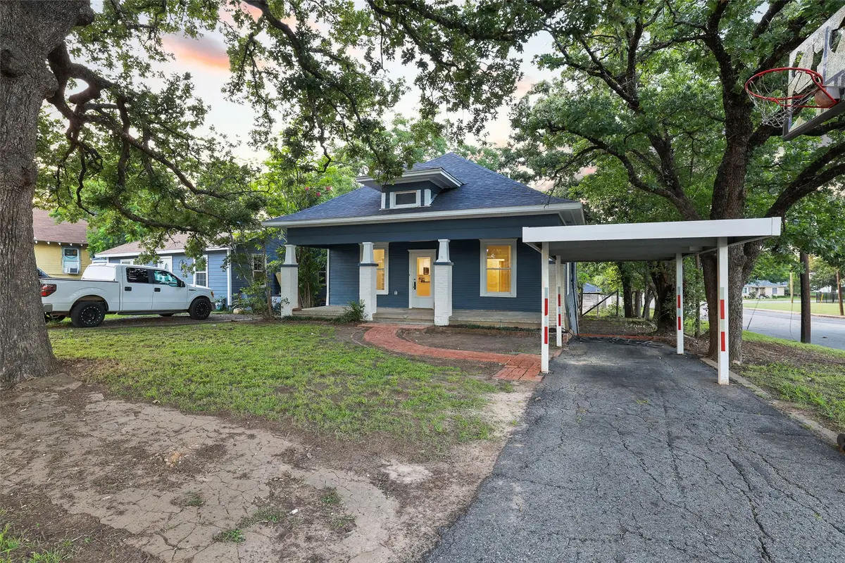 431 E Hull Street, Denison, TX 75021 - #1