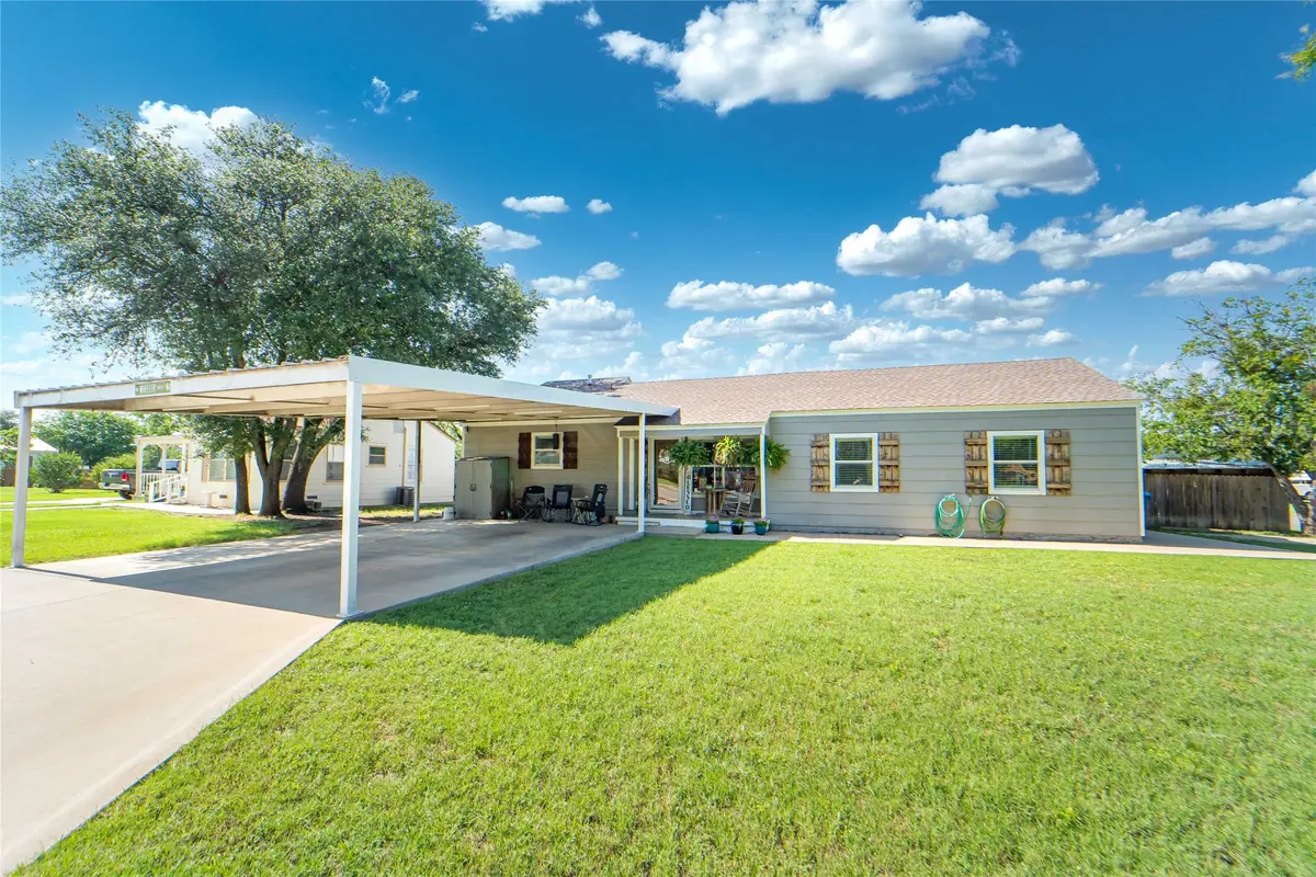 1400 W Wheeler Street, Breckenridge, TX 76424 - #1