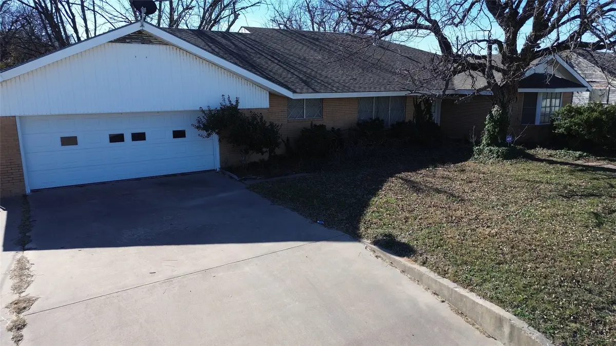 1306 E Central, Comanche, TX 76442 - #1