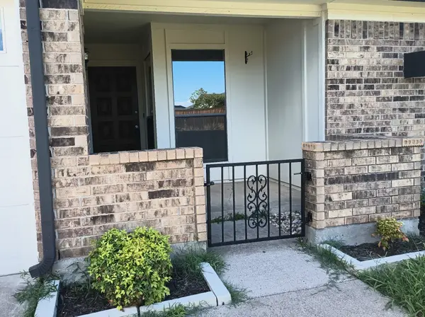 2314 Woodside Drive, Grand Prairie, TX 75052