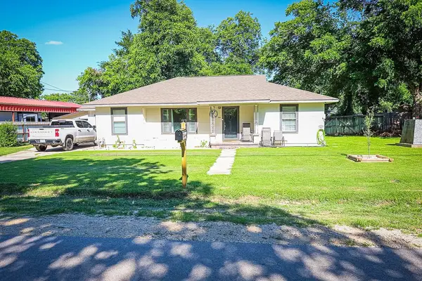 725 S Austin Street, De Leon, TX 76444