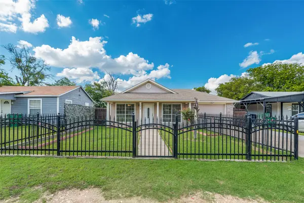 5410 Scoggins Street, Sansom Park, TX 76114
