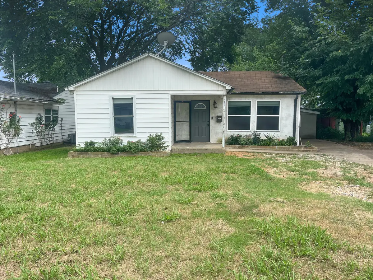 210 W Dexter Street, Sherman, TX 75092 - #1
