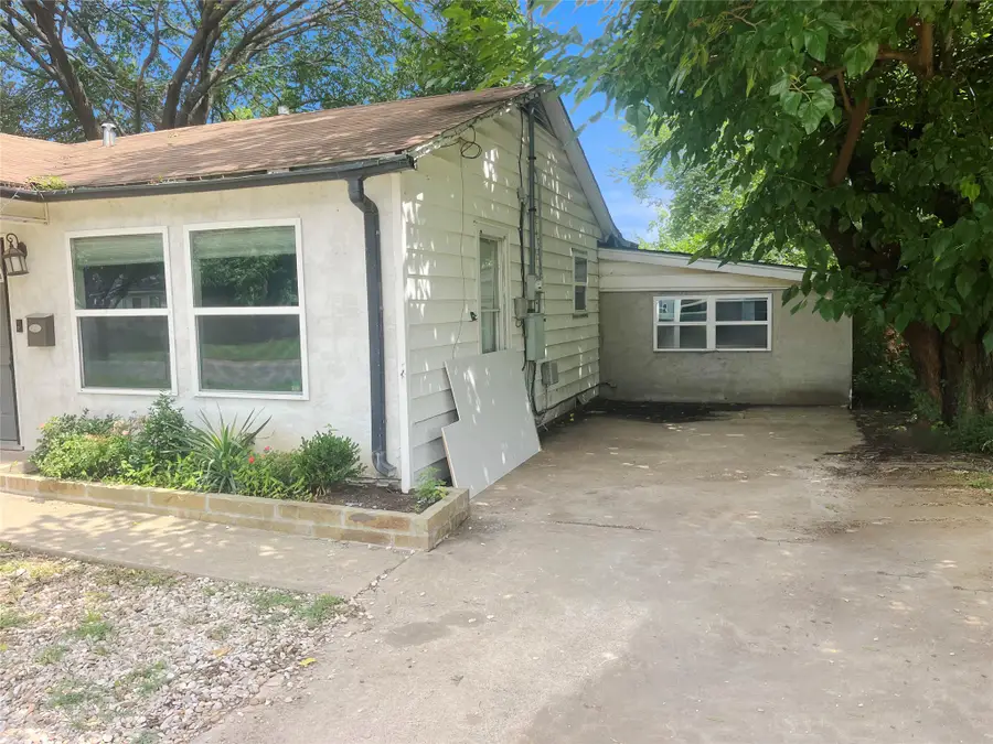 210 W Dexter Street, Sherman, TX 75092 - #2