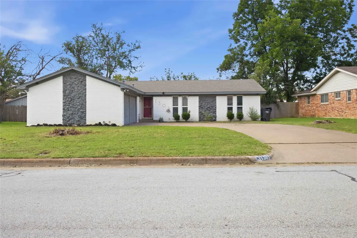1305 Pinehurst Drive, Fort Worth, TX 76134 - #1