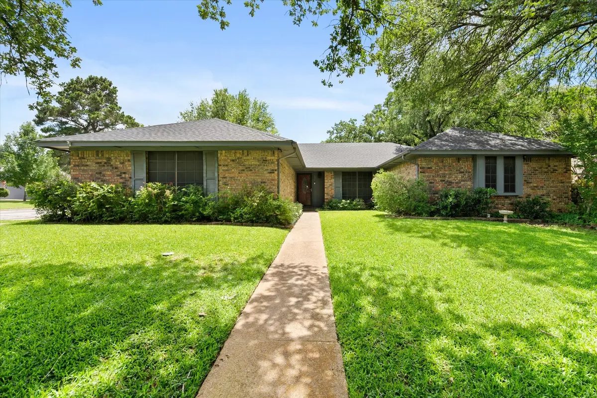 2811 Valparaiso Trail, Arlington, TX 76017 - #1